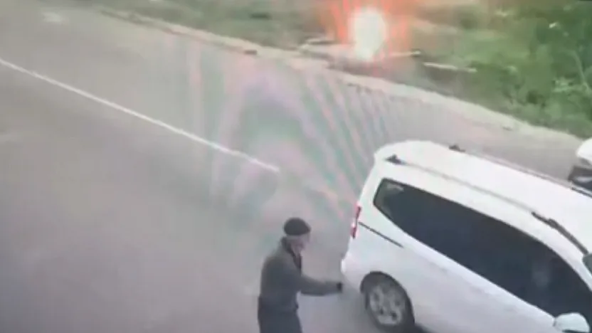 Malatya'da Yıldırımın Düştüğü O Saniyeler Görüntülendi!
