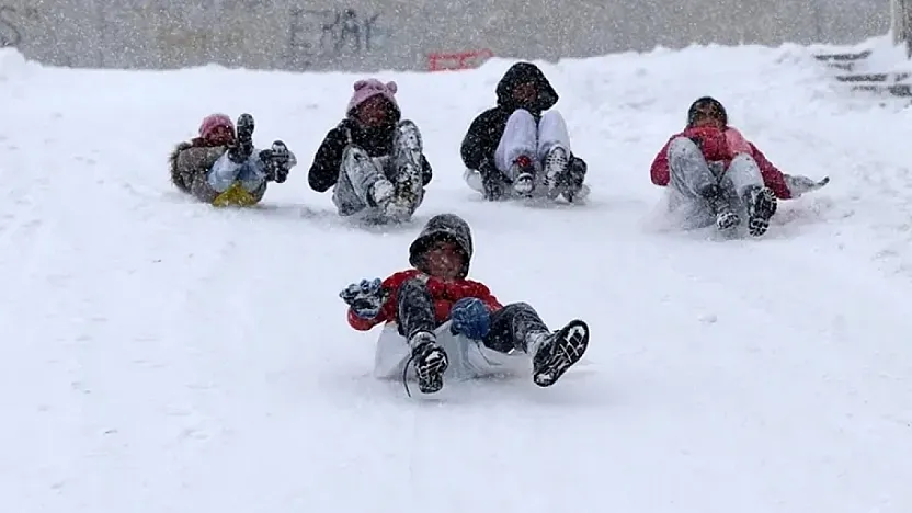 Malatya'da Yoğun Kar Yağışı Nedeniyle Bazı İlçelerde Okullar Tatil Edildi