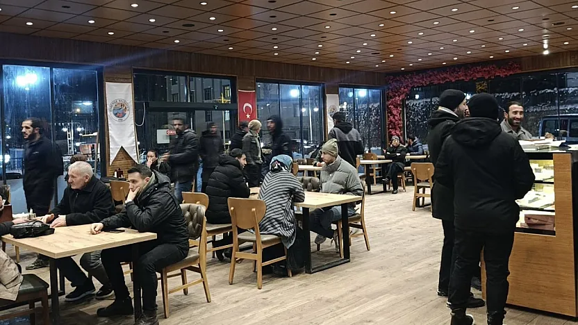 Malatya'da Yolda Kalan Vatandaşlara Barınma ve İkram Desteği