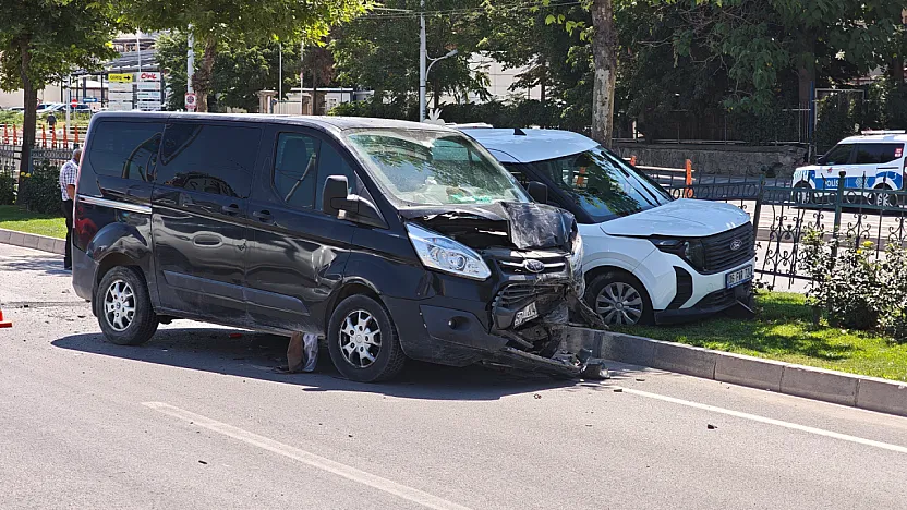 Malatya'da Zincirleme Kaza! Alt Geçit Çıkışında Can Pazarı, 3 Yolcu Hastaneye Kaldırıldı