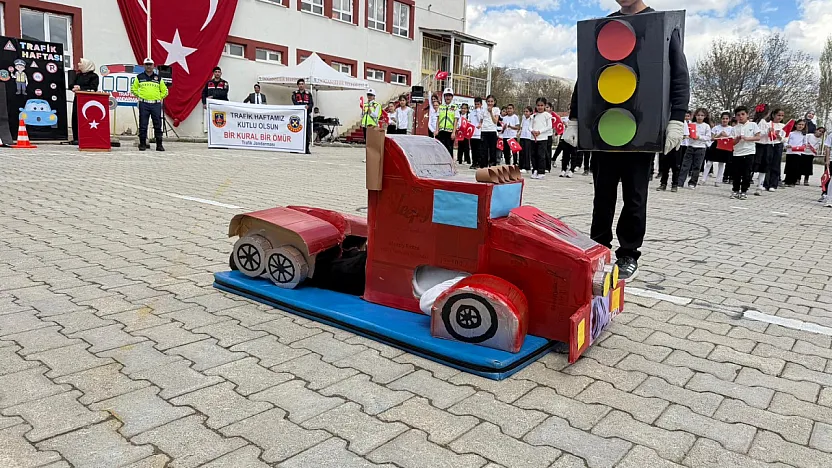 Malatya Doğanşehir'de Miniklere Jandarma Eşliğinde Trafik Eğitimi!