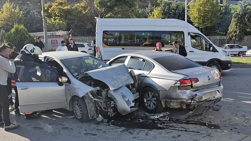 Malatya-Elazığ Yolunda Zincirleme Kaza! 3 Yaralı