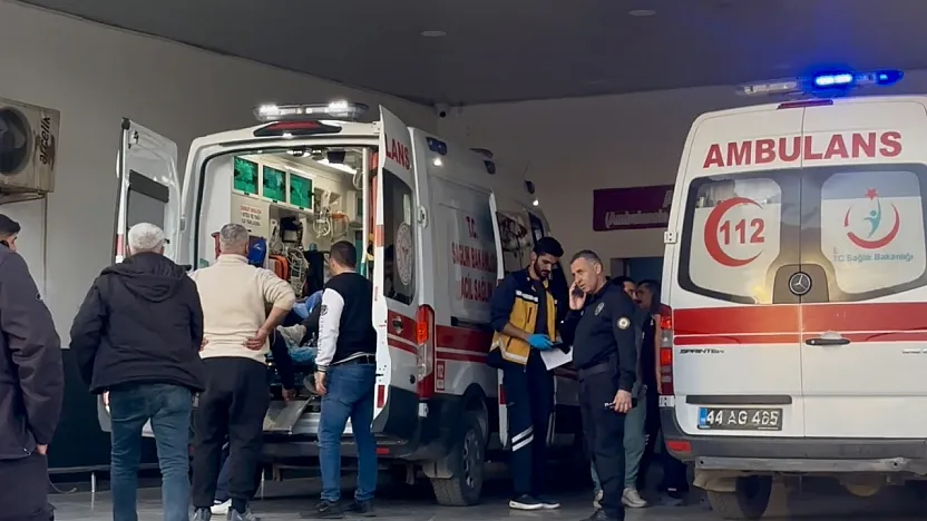 Malatya Hıroğlu Mahallesi Karıştı:Bıçaklı Kavgada Yaralılar Var, Şüpheli Yakalandı