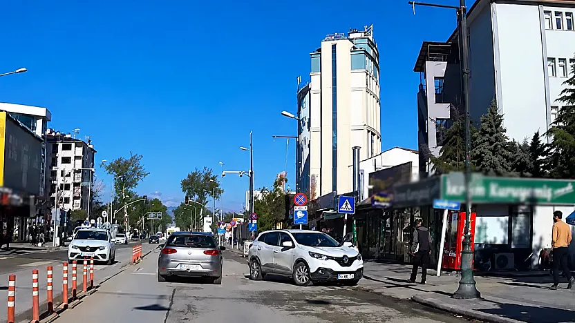 Malatya İnönü Caddesi'nde İlginç Kaza!