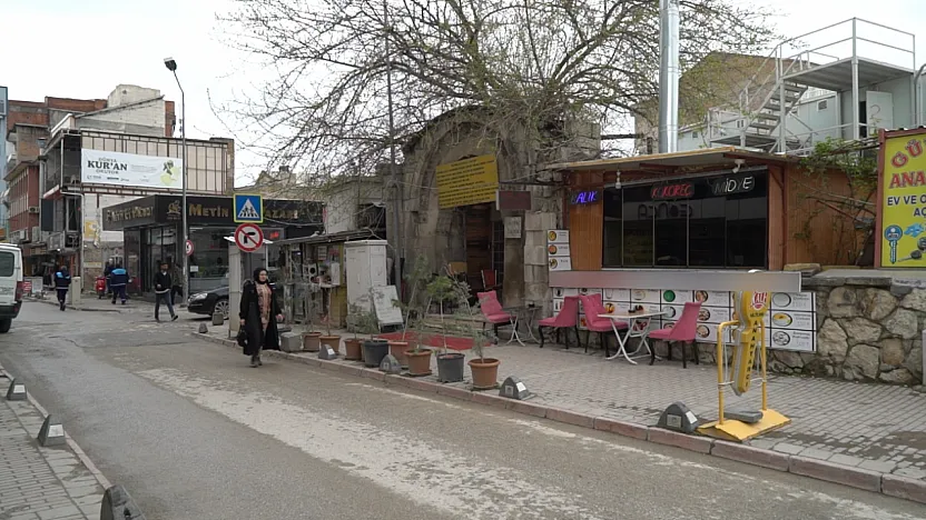 Malatya Nasuhi Caddesi Esnafı Belirsizliğe Tepkili! 3 Yıl Geçti, Tek Bir Çivi Çakılmadı