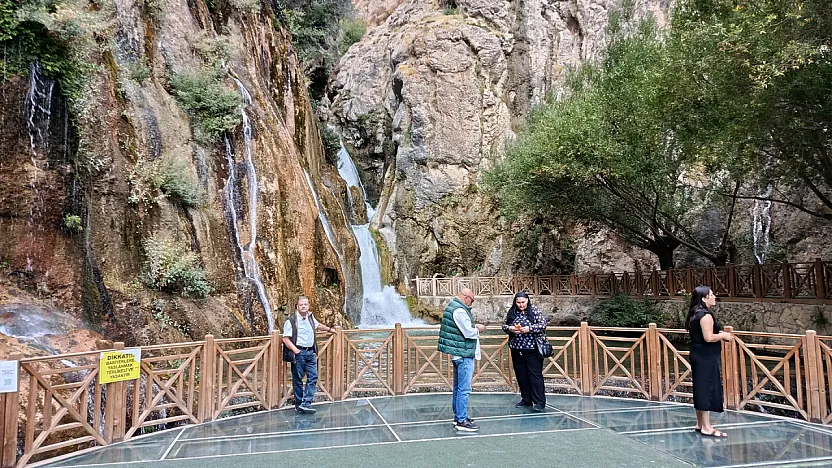 Malatya'nın Saklı Güzelliği Günpınar Şelalesi Sonbaharda Da Ziyaretçilerini Bırakmıyor