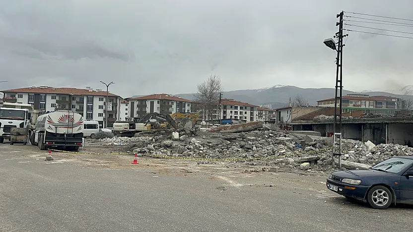 Malatya Sanayi Sitesi'nde Tahliye Gerginliği: Elektrikler Kesildi, Yıkım Başladı!