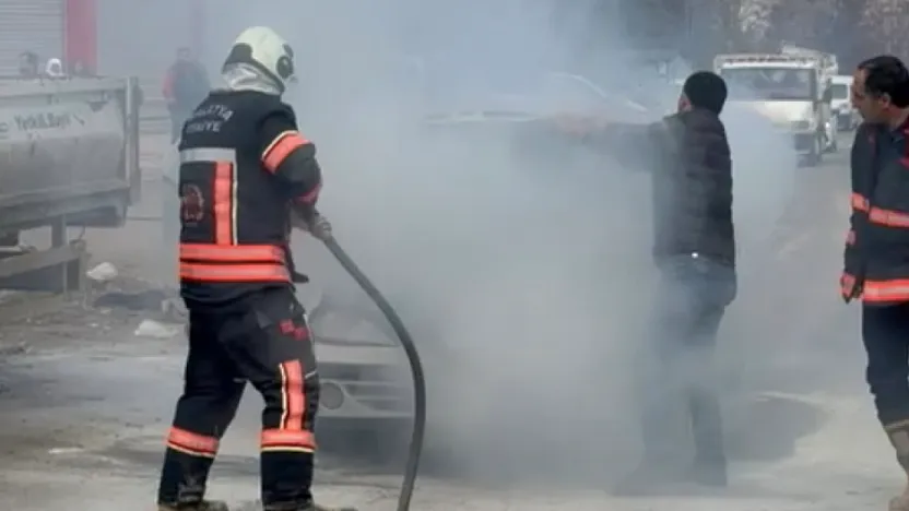 Malatya Sanayi Sitesinde Korkutan Alevler: Park Halindeki Araç Bir Anda Tutuştu!
