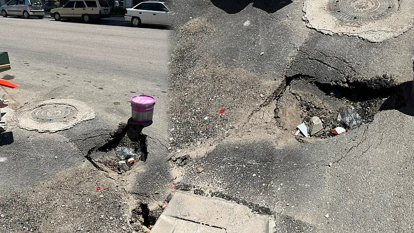 Malatya Tevfik Temelli Caddesi'nde Yolda Çökme Meydana Geldi!