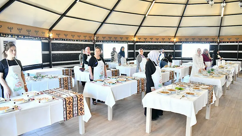 Malatya Yeşilyurt'ta Coğrafi İşaretli Kiraz Yaprağı Sarması Yarışması İlgi Odağı Oldu!