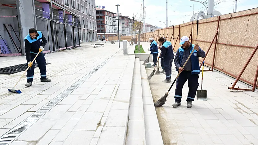 Molozlar Gidiyor, Esnaf Geliyor! Akpınar Çarşıda Geri Sayım