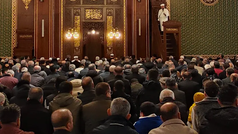 Protokol ve Vatandaş Aynı Safta: Malatya Bayram Namazında Tek Yürek Oldu!