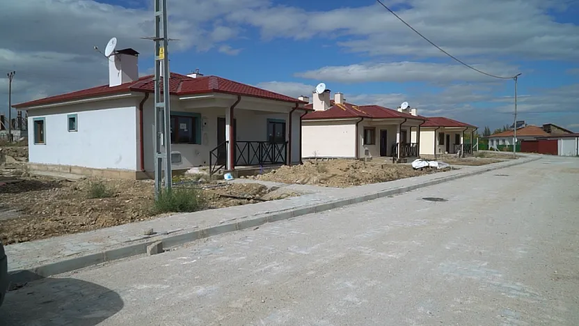 Şahnahan'da Köy Evleri Yapıldı, Eksikleri Vatandaşa Kaldı!