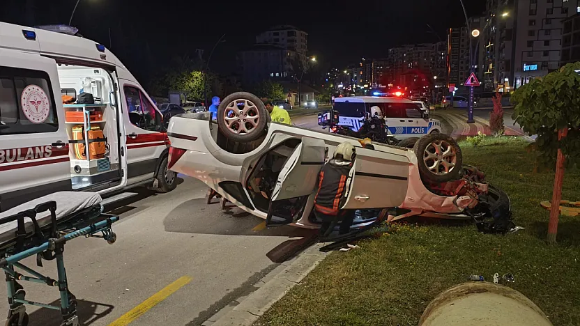 Şentepe Kavşağı'nda Korku Dolu Anlar! Araç Refüje Savruldu