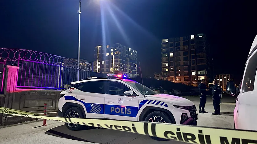 Silahlı Saldırı Sonrası Karakol Önünde Bıçaklı Kavga! 2 Yaralı!