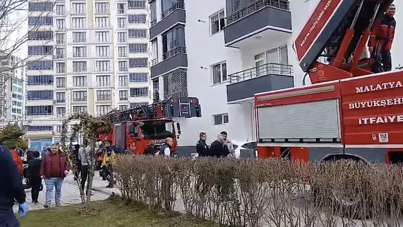 Tecde Mahallesi'nde Bodrum Katı Yangını Paniğe Neden Oldu
