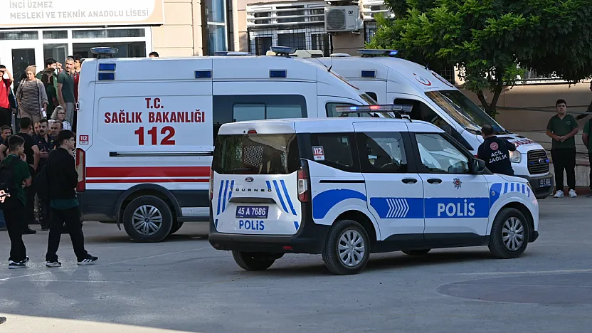 Manisa Turgutlu'da Lise Önünde Silahlı Saldırı!