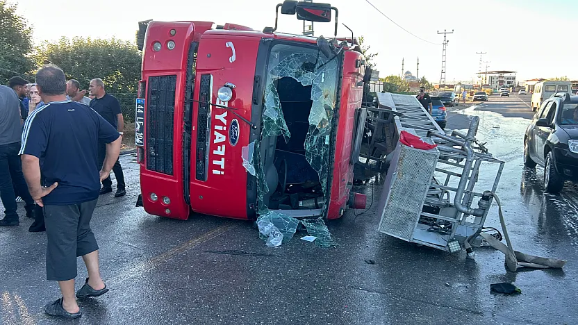 Yangına Giderken Kaza! Malatya'da İtfaiye Aracı Devrildi, 3 Personel Yaralandı