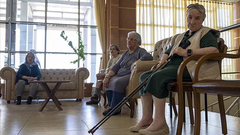 Yaşlı Bakımında Yeni Dönem! Dört Kademeli Model Uygulanacak