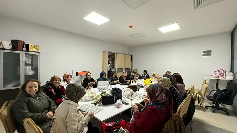 Yeşilyurt'ta Kışın Sıcak Yüzü! Kadınlar El Sanatlarıyla Üretiyor