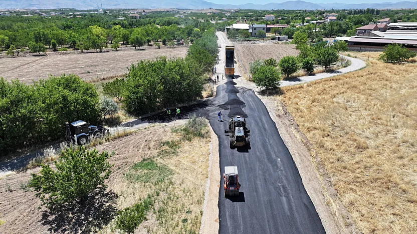 Yeşilyurt'ta Yol Çalışmaları Sonbaharda Hızlandı!