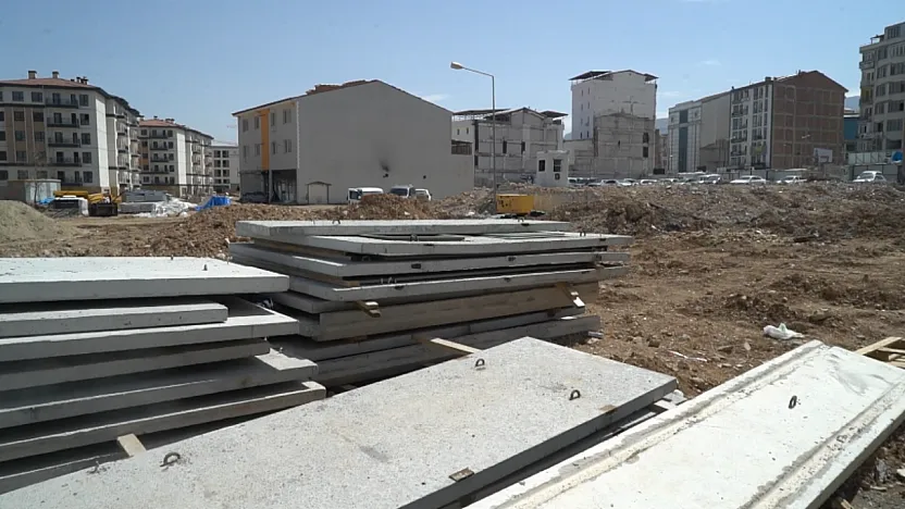 Yol Kapanıyor Mu? Niyazi Mısri Esnafının Gözü Kulağı Bu Kararda