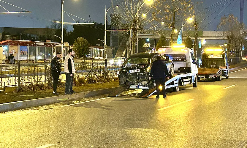2. Malatya Çevreyolu'nda Gece Yarısı Çarpışma: 06 ve 44 Plakalı Araçlar Hurdaya Döndü