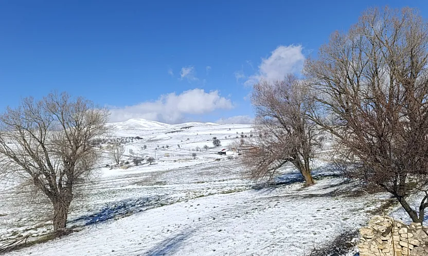 Bahar Beklerken Kar Geldi! Hekimhan'ın Yüksekleri Beyaza Büründü