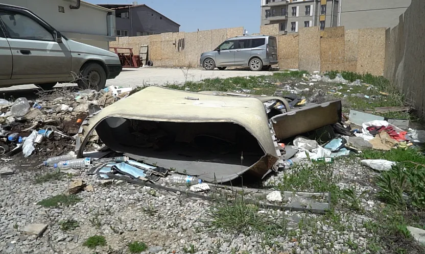 Bakırcılar ve Kalaycılar Çarşısında Çöp Krizi! Esnaf Atıkları Yakarak İmha Ediyor