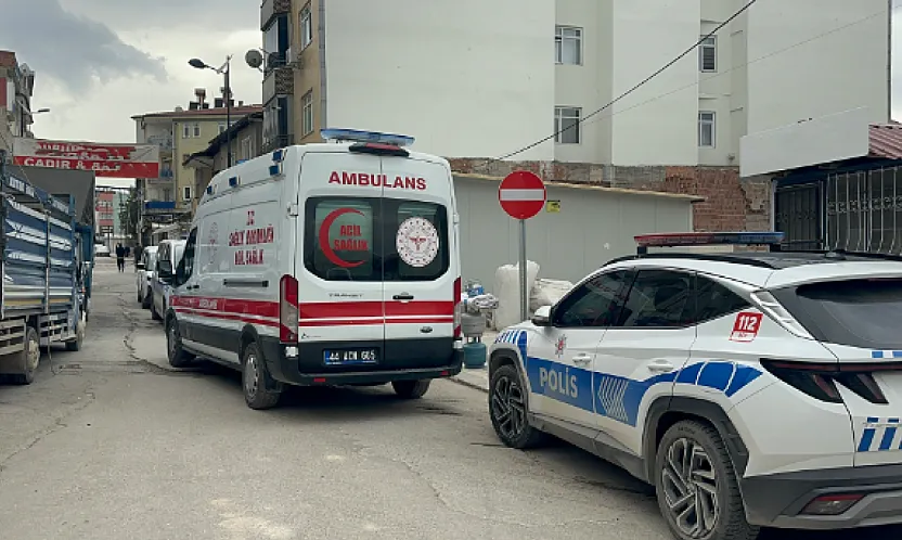 Battalgazi'de Şüpheli Ölüm: Arkadaşlarıyla Kaldığı Evde Cansız Bedeni Bulundu!