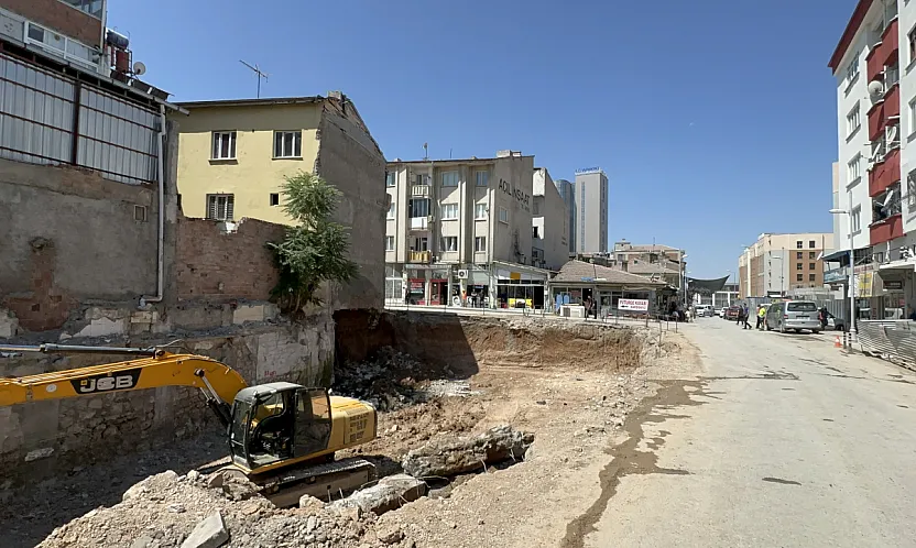 Battalgazi'de Yerinde Dönüşüm Çalışmasında Toprak Kayması! 1 Bina Güvenlik Nedeniyle Tahliye Edildi