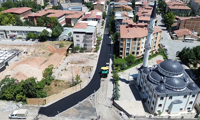 Battalgazi'de Yol Yenileme Çalışmaları Devam Ediyor! İki Mahallede Sıcak Asfalt Tamamlandı