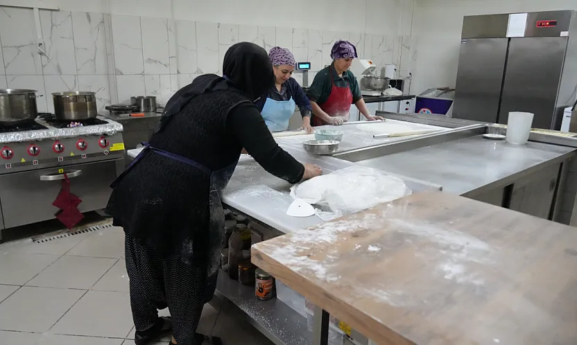 Bayram Sofralarına Kadın Eli Değiyor: Malatya'nın Geleneksel Tatlılarında Sipariş Rekoru!