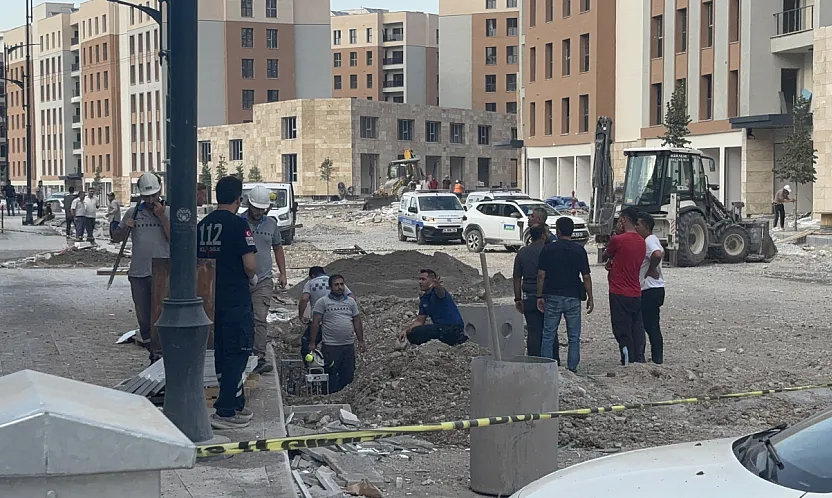 Çalışma Sırasında Patladı! Malatya'da Cadde Yaya Ve Araç Trafiğine Kapatıldı