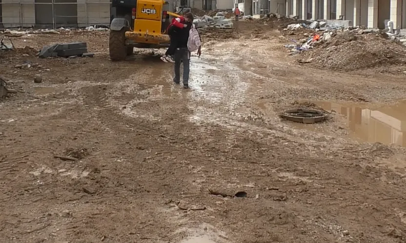 Çamur Deryasına Dönen Sokaklarda Ayaklarına Poşet Bağlayan Var! Malatya'da Rezerv Alan Çilesi Bitmiyor!