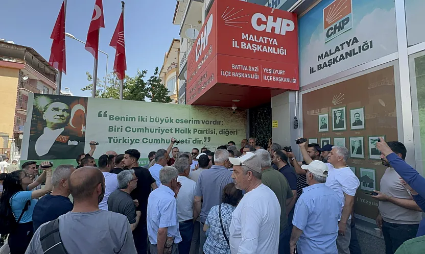 CHP Malatya İl Başkanlığında Gece Operasyonu Sonrası Gerginlik!