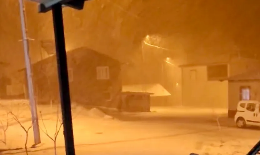 Darende'de Mevsimin İlk Sürprizi: Yüksek Kesimlerde Kar Yağışı Başladı!