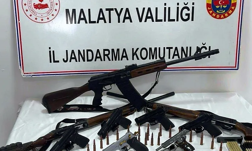 Doğanşehir'de Jandarmadan Silah Operasyonu! Keklik Kafesinden Tabanca Çıktı