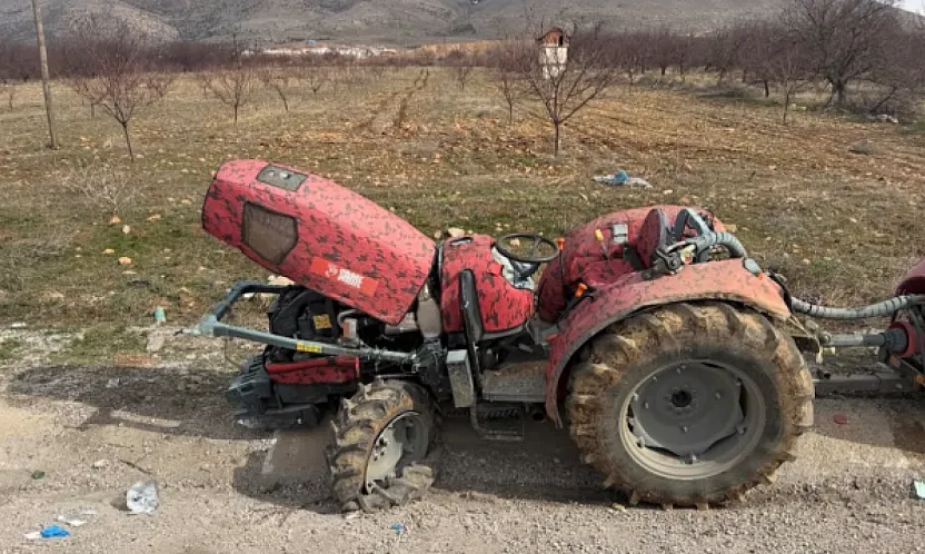 Doğanşehir'de Traktör Devrildi: 2 Kişi Yaralandı!