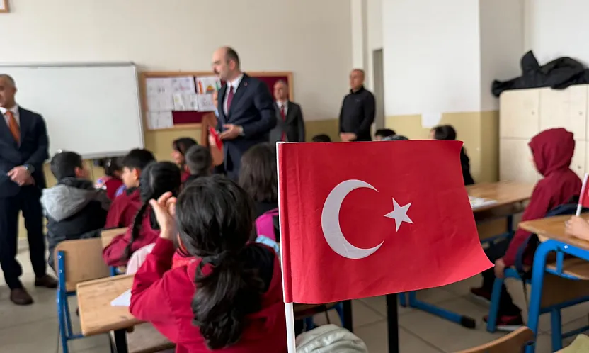 Doğanşehir'de Yeni Dönemin İlk Zili Bayrak Bilinciyle Çaldı!