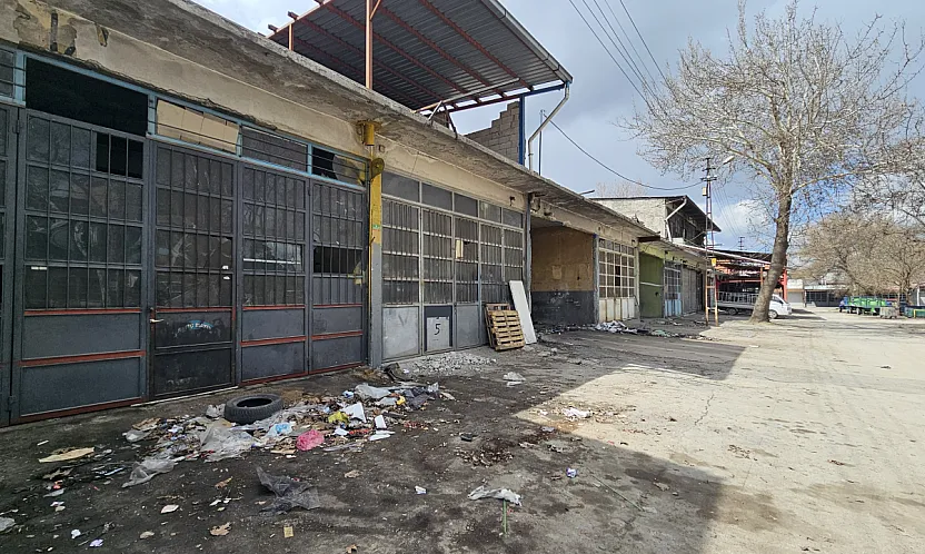 Dükkanlar Boşalıyor, Belirsizlik Sürüyor: Uğur Sanayi Sitesi'nde Son Durum Ne?