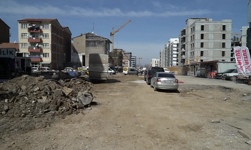 Fuzuli Caddesi'nde Elektriksiz Günler: Esnaf Kepenk Kapatıyor