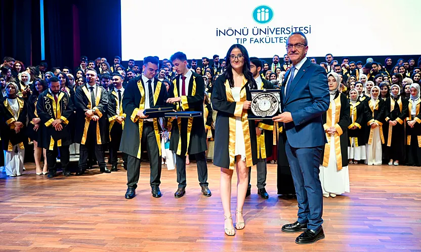 İnönü Üniversitesi Tıp Fakültesi Mezunları Diplomalarını Aldı