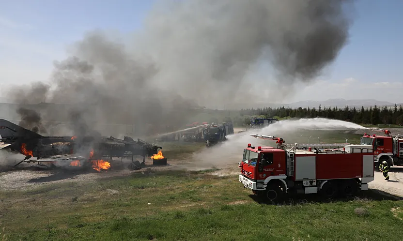 Malatya 7. Ana Jet Üssü'nde Alarm! Alevlere Saniyeler İçinde Müdahale