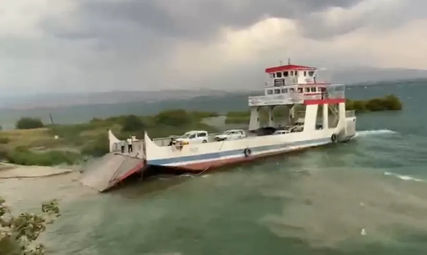 Malatya-Baskil Feribotunda Fırtına Paniği! İskeleye Yanaşamadı