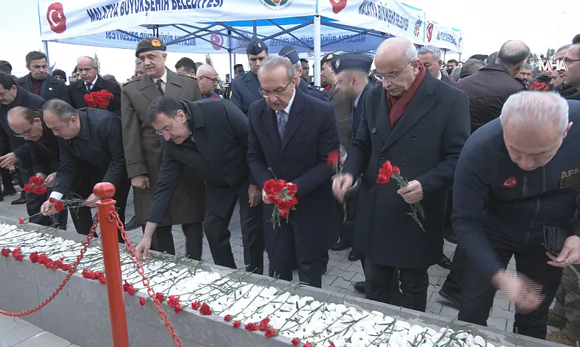 Malatya'da 6 Şubat Hüznü: Deprem Anıtında Duygu Dolu Anlar
