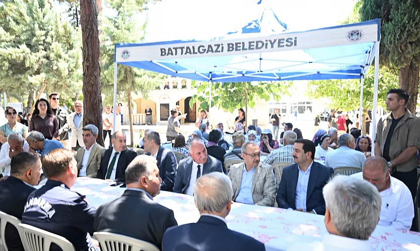 Malatya'da Anlamlı Muharrem Programı! Vatandaşlar Aynı Sofrada Buluştu