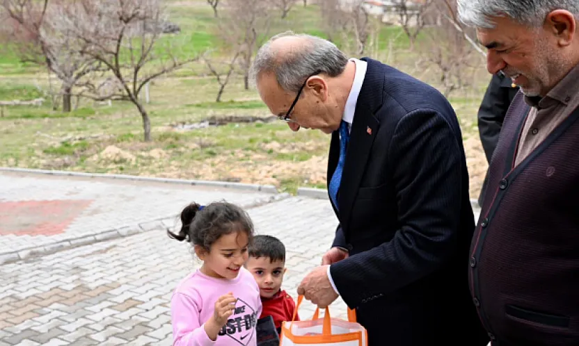Malatya'da Bayram Mesaisi: Vali Seddar Yavuz Şehit Emanetlerini Yalnız Bırakmadı