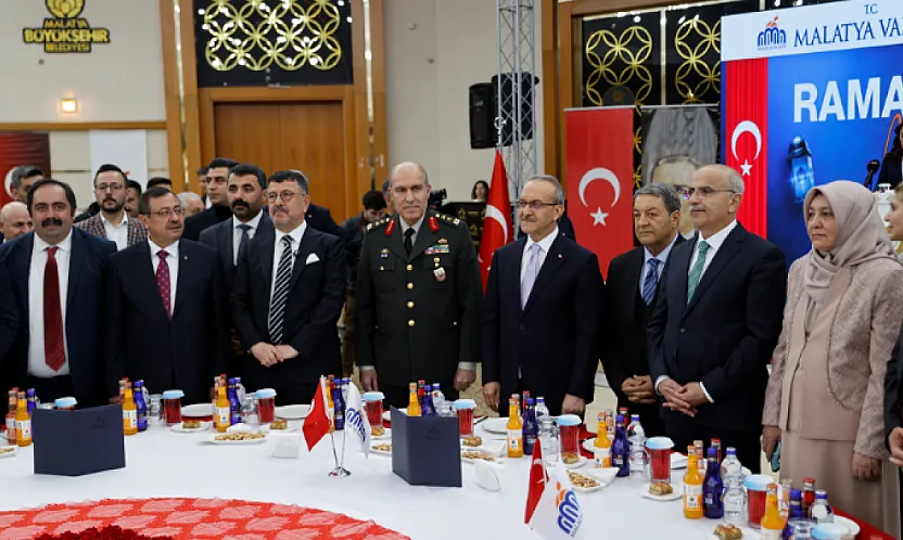 Malatya'da Bayram Zirvesi: Nikah Sarayı Tarihi Bir Kalabalığa Sahne Oldu!