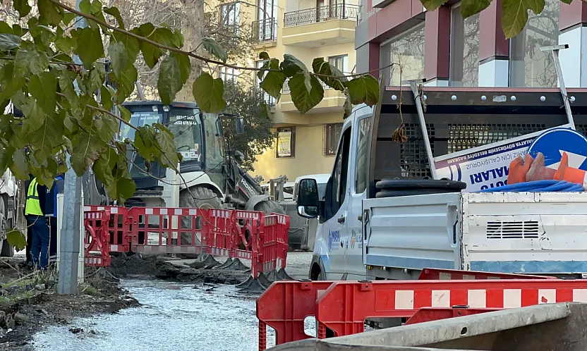 Malatya'da Boru Patlaması Yollar Göle Döndü